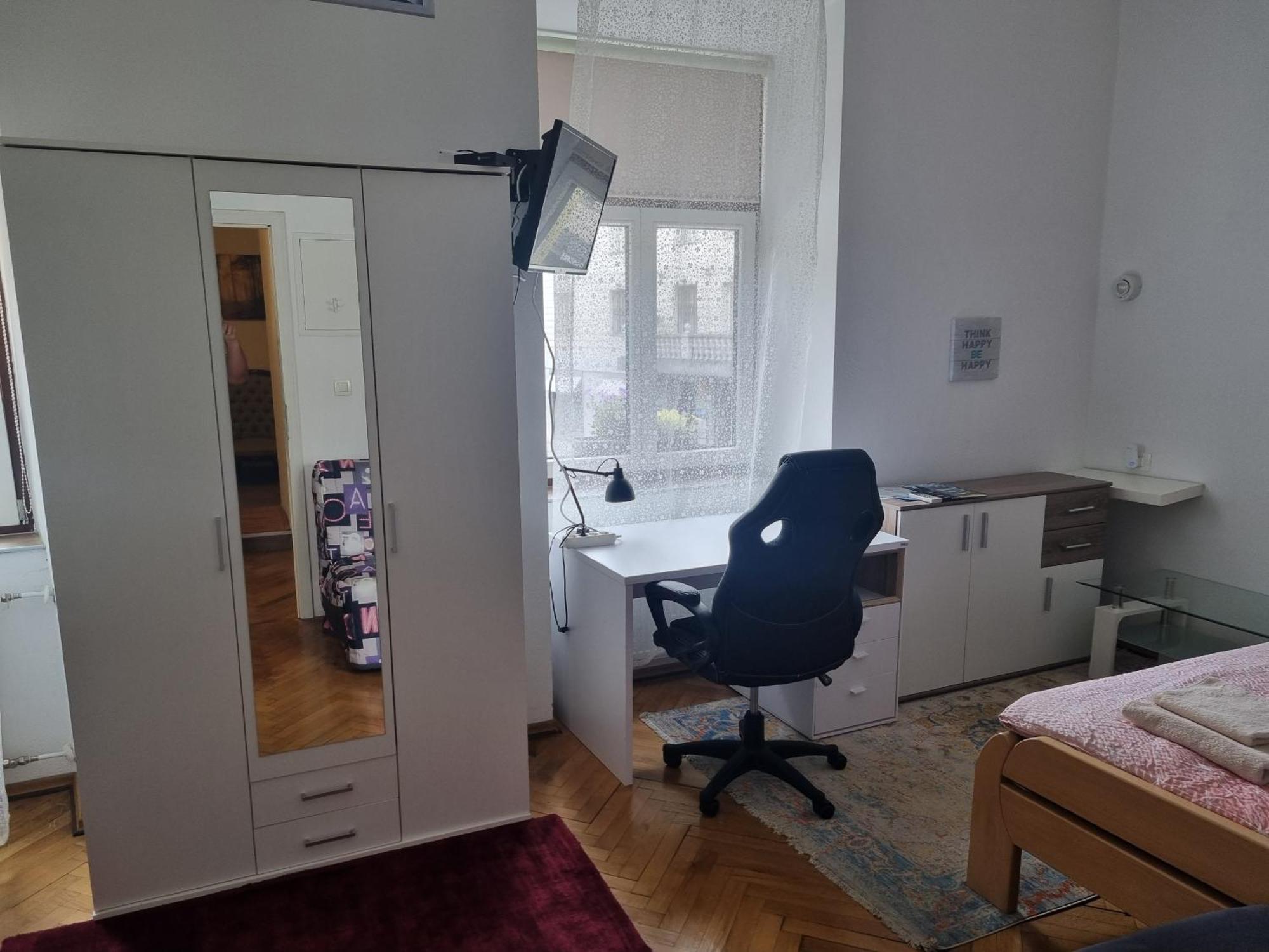 Apartments Fazarinc S Parkiriscem 采列 外观 照片