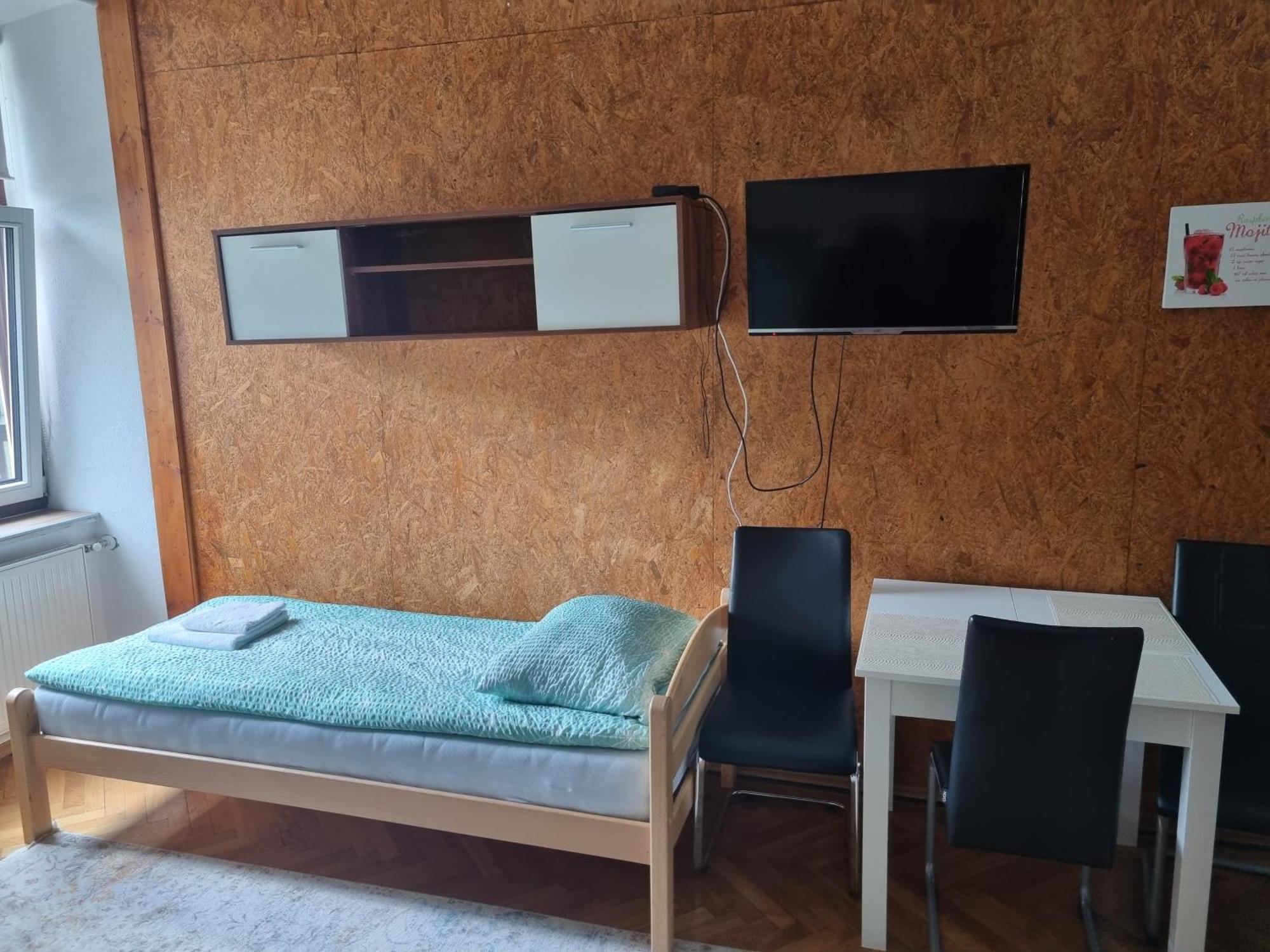 Apartments Fazarinc S Parkiriscem 采列 外观 照片